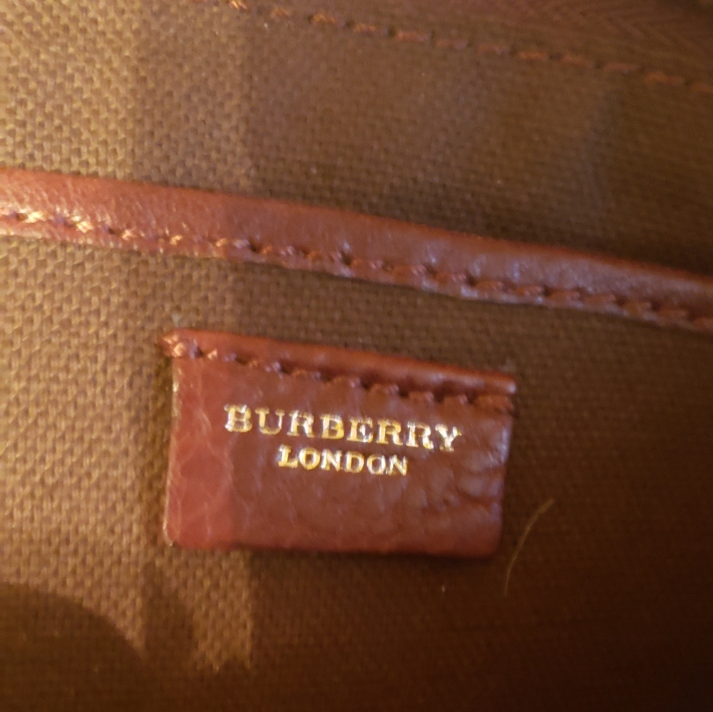 COPY - Burberry Purse - Picture 5 of 5